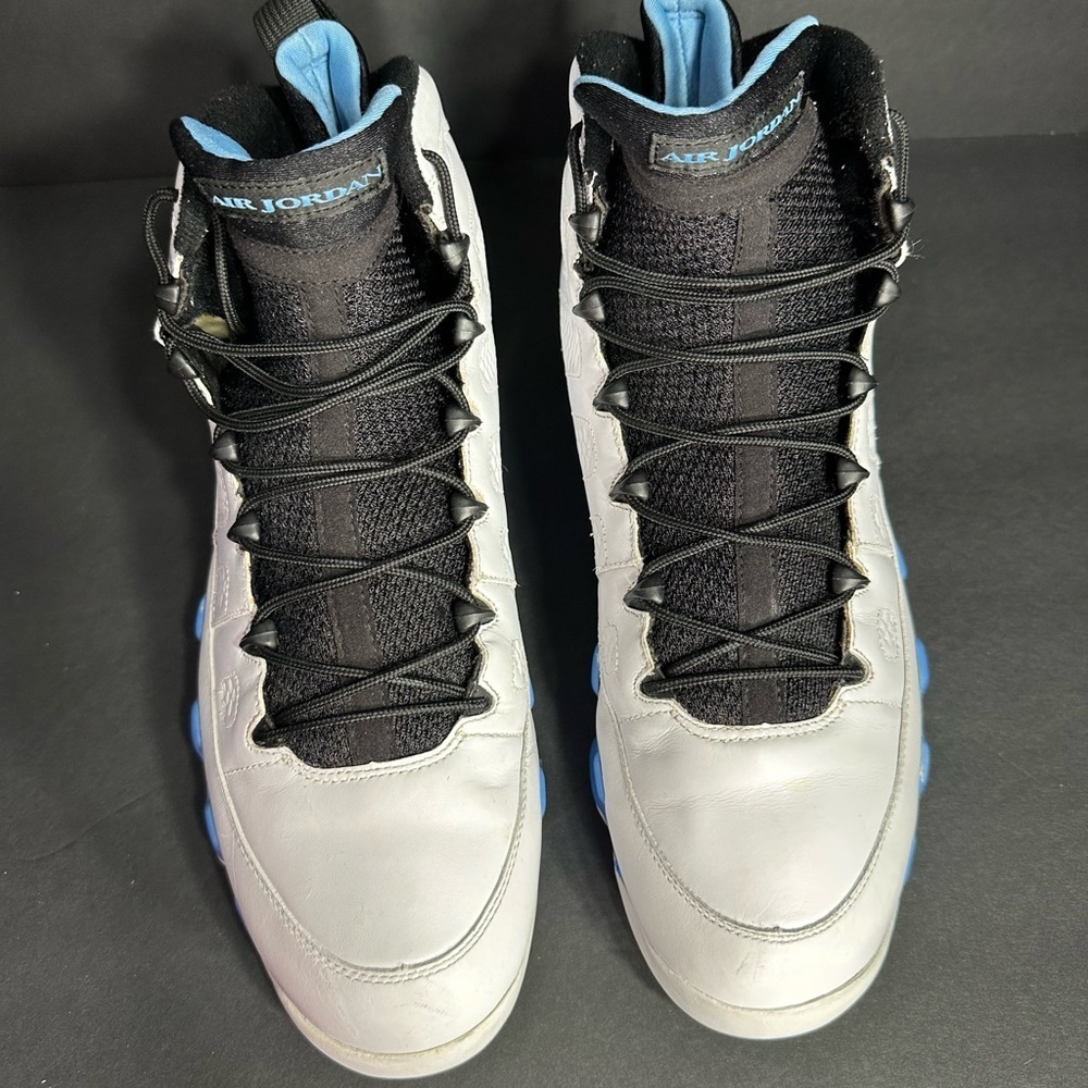 Jordan Men's Black and Blue Sneakers size 13 pre
Owned Exellent condition